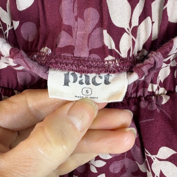 PACT Organic Staycation Sleep Shorts - Berry Sprigs Small - Picture 4 of 4